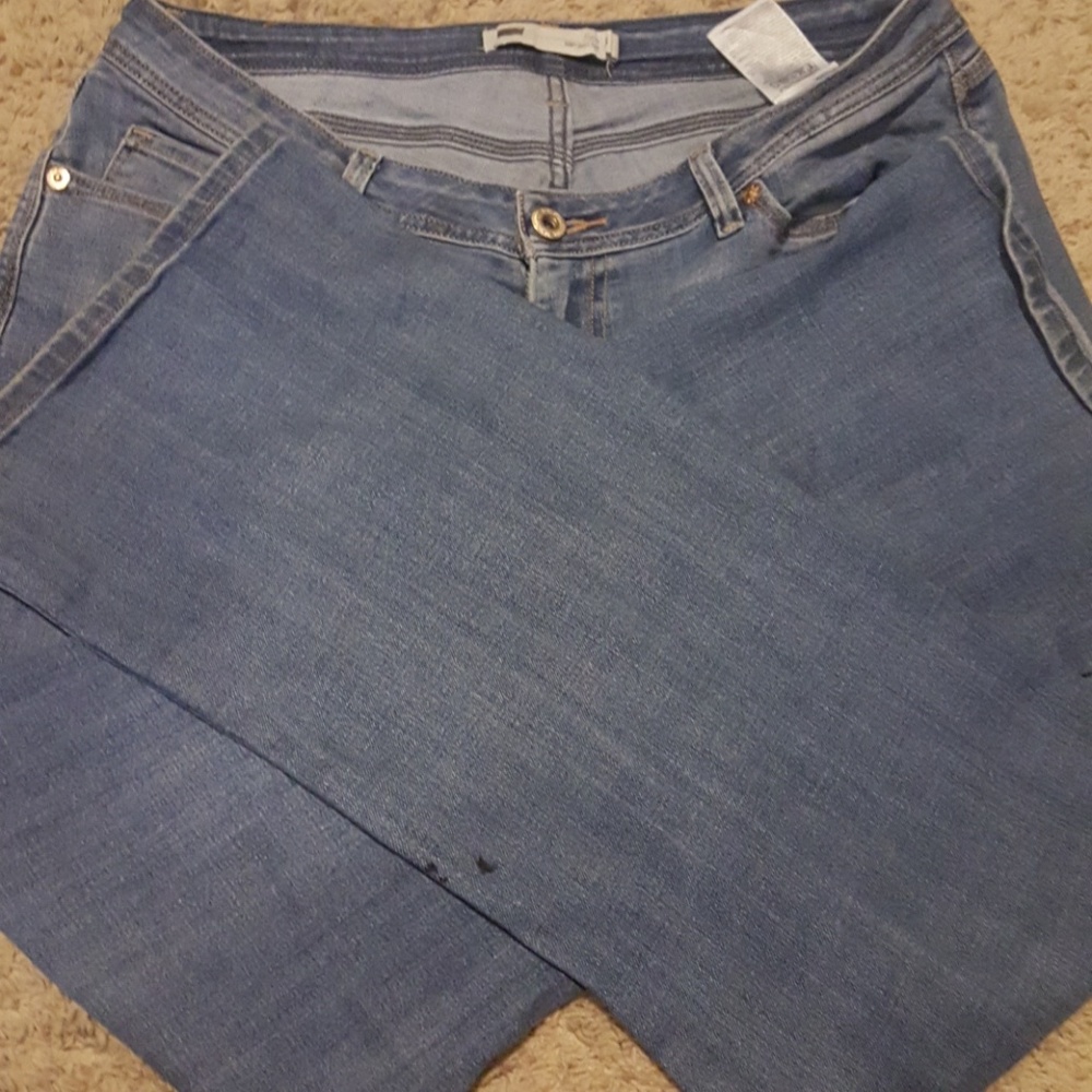 Curvy Boot Cut Levi's
